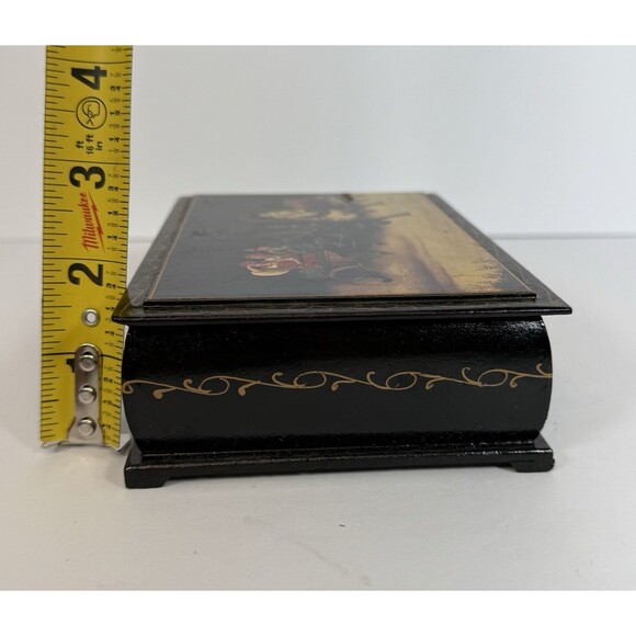 Russian lacquer box featuring a‎ "Troika" scene. Trinket / Jewelry Box - Picture 10 of 11